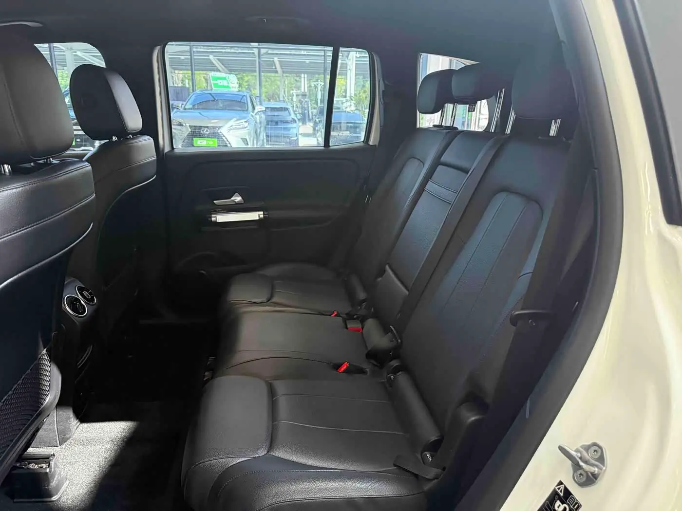 Mercedes-Benz GLB 2021 — Şəkil 16/19