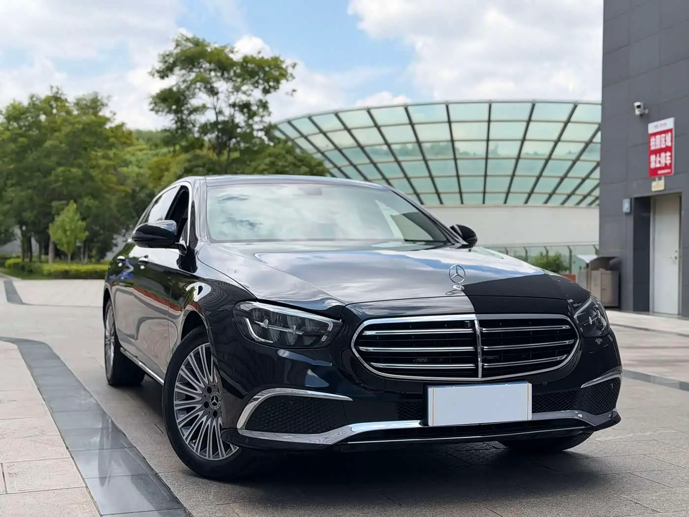 Mercedes-Benz E-Class 2022 — Фото 3/18