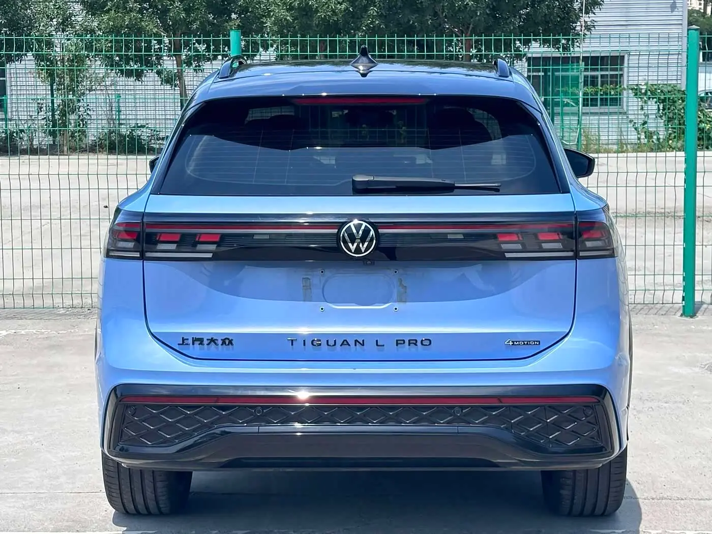 Volkswagen Tiguan L 2024 — Фото 8/9