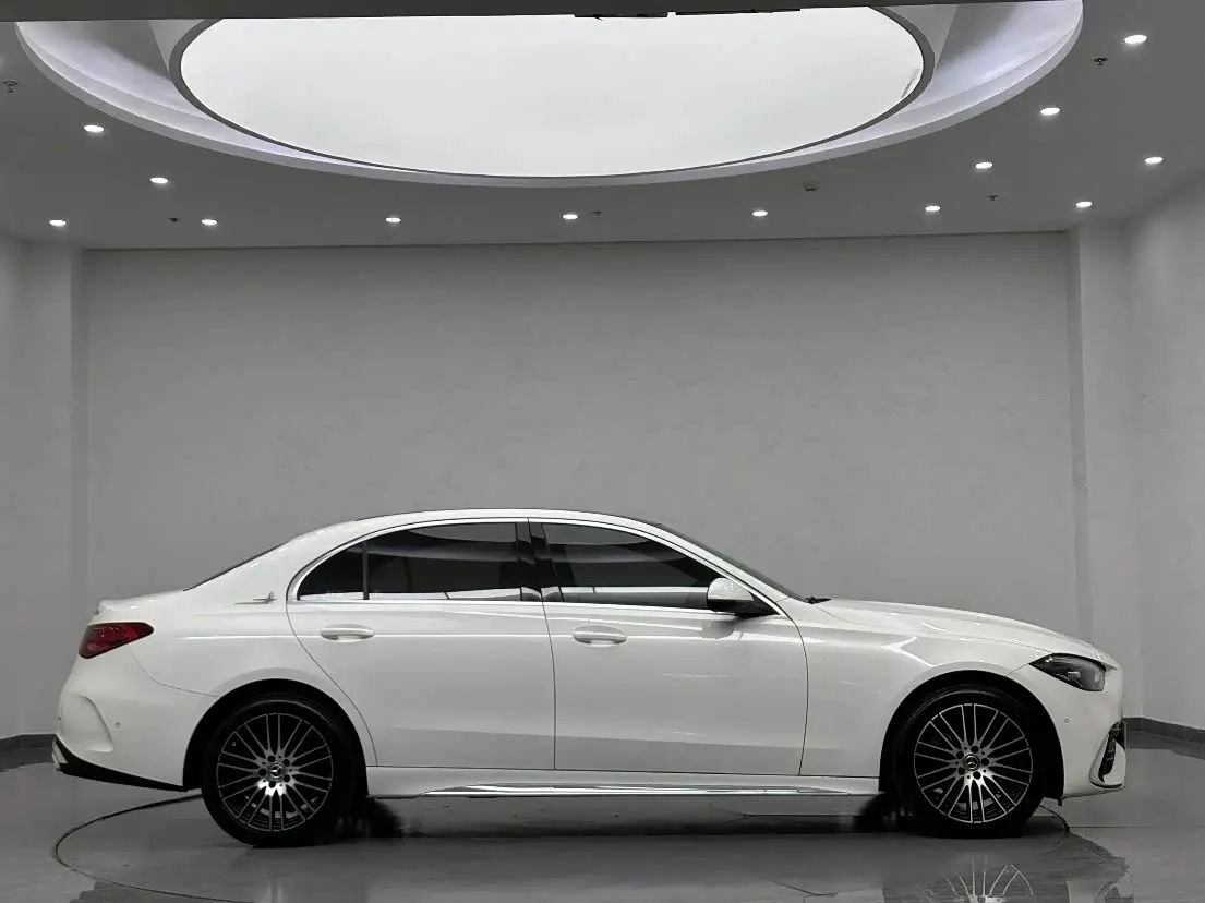 Mercedes-Benz C-Class 2024 — Photo 4/20