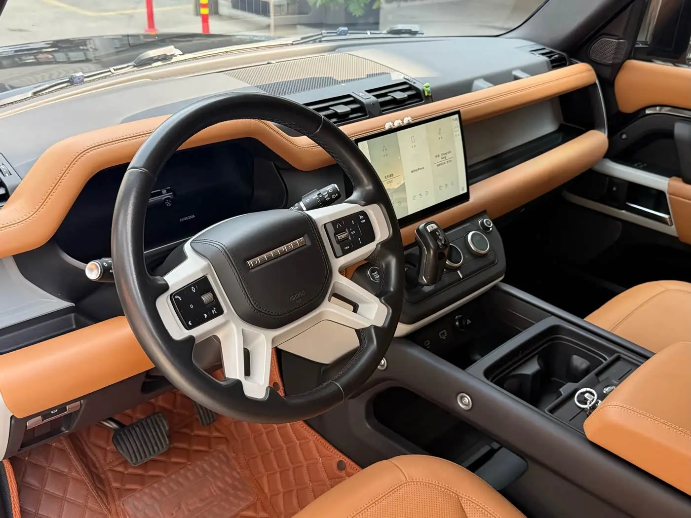 Land Rover Defender 2023 — Photo 4/14