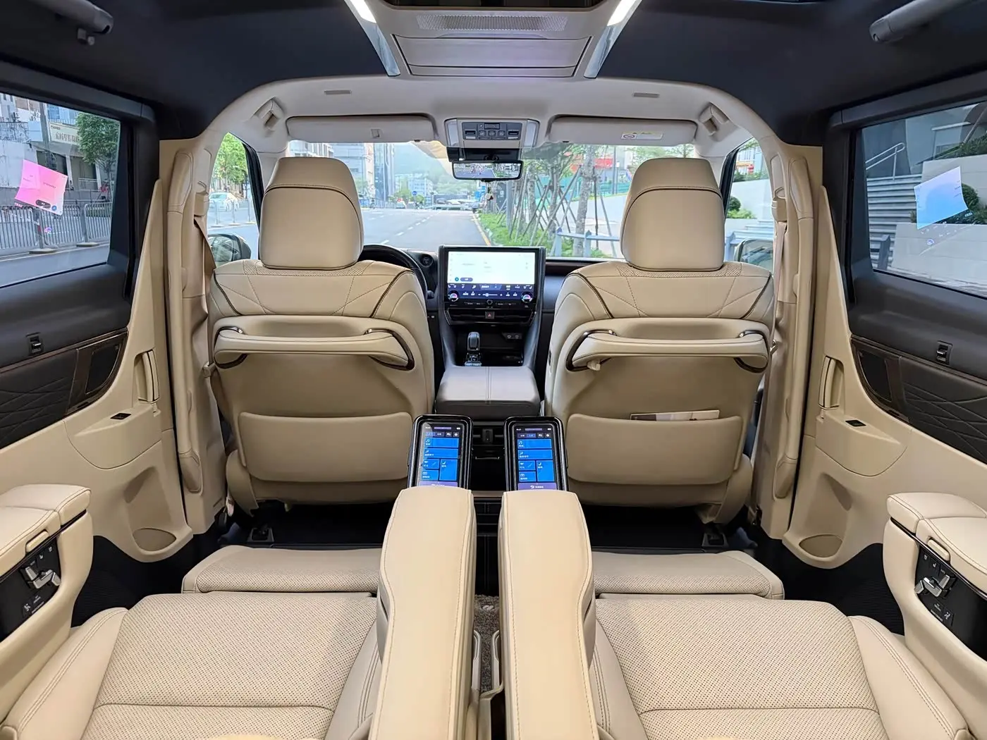 Toyota Alphard 2023 — Photo 9/19