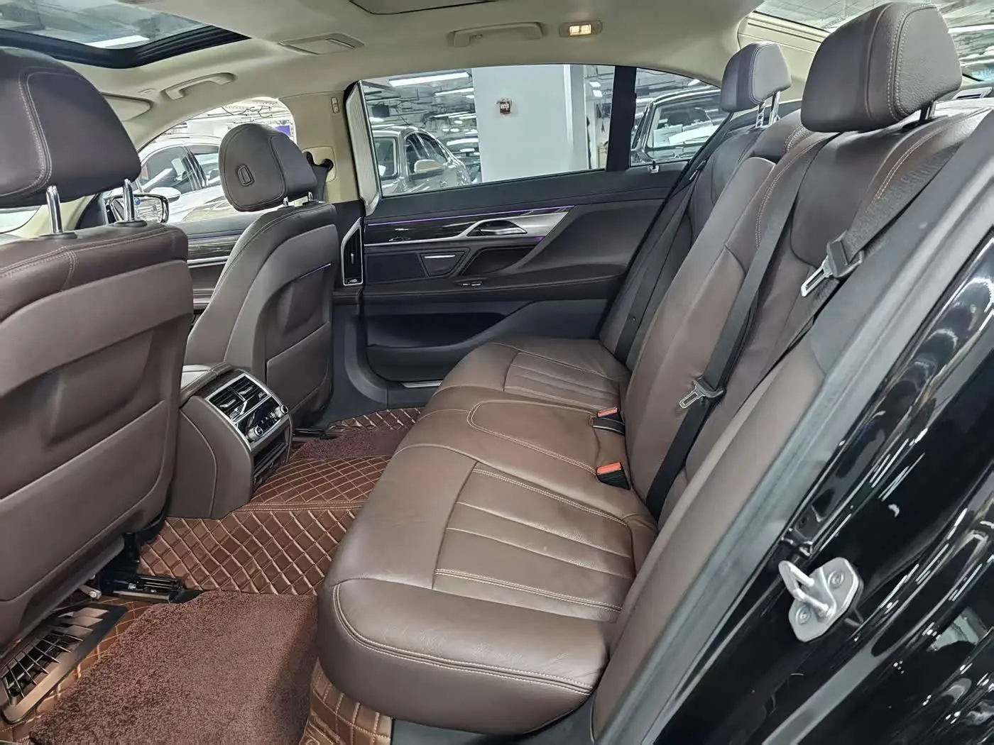 BMW 7 Series 2017 — Фото 12/19