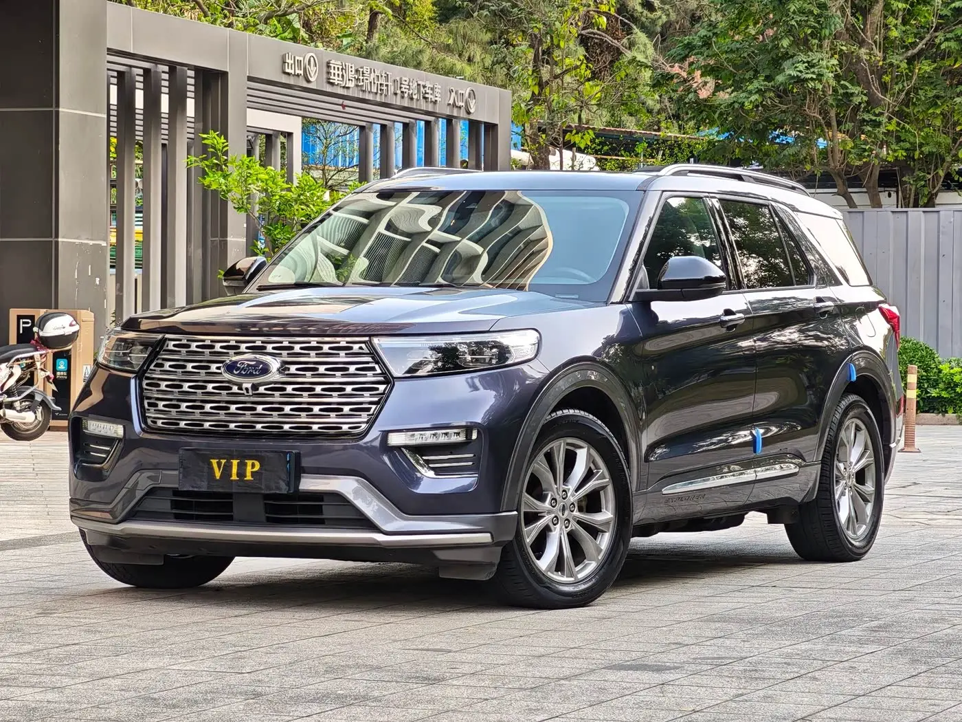 Ford Explorer 2021 — Photo 1/16