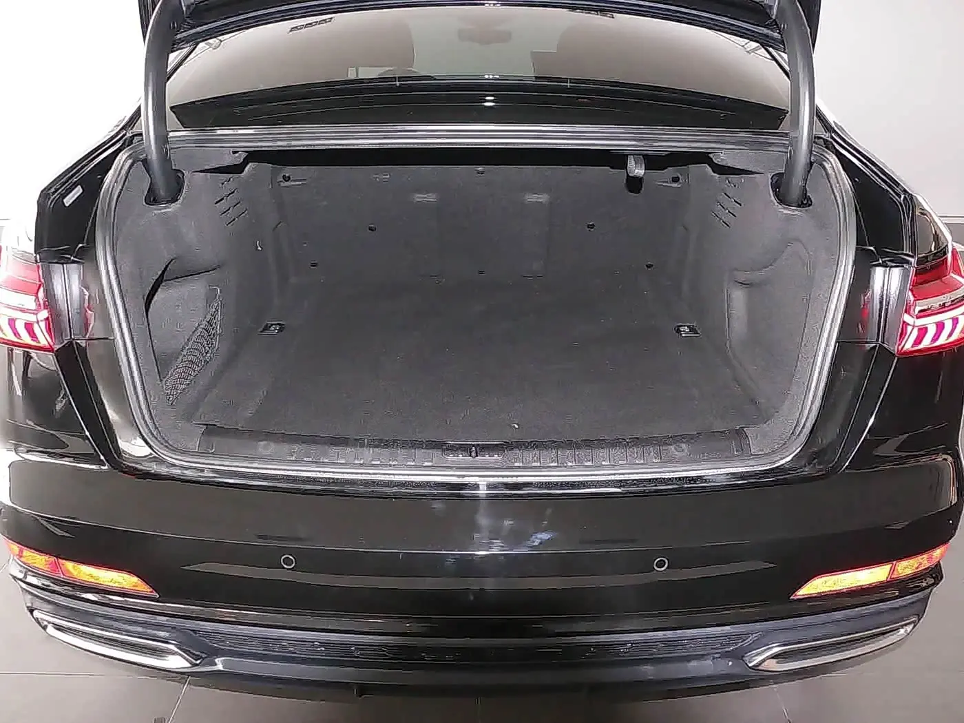 Audi A6L 2022 — Şəkil 6/10
