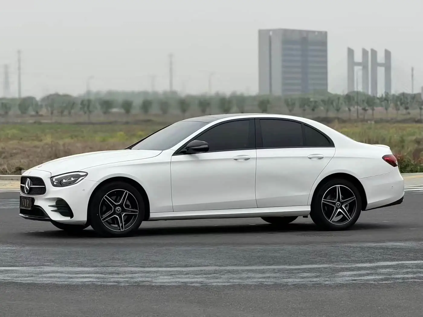 Mercedes-Benz E-Class 2024 — Şəkil 1/18