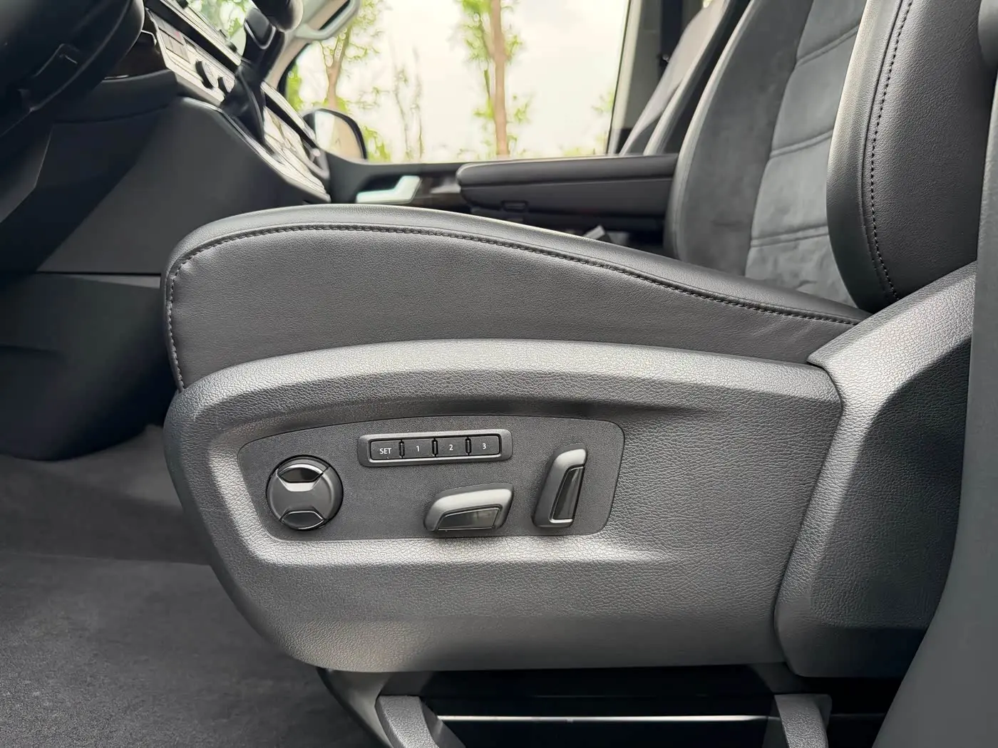 Volkswagen Multivan 2019 — Фото 13/20