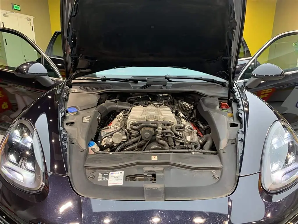 Porsche Cayenne 2012 — Photo 16/20