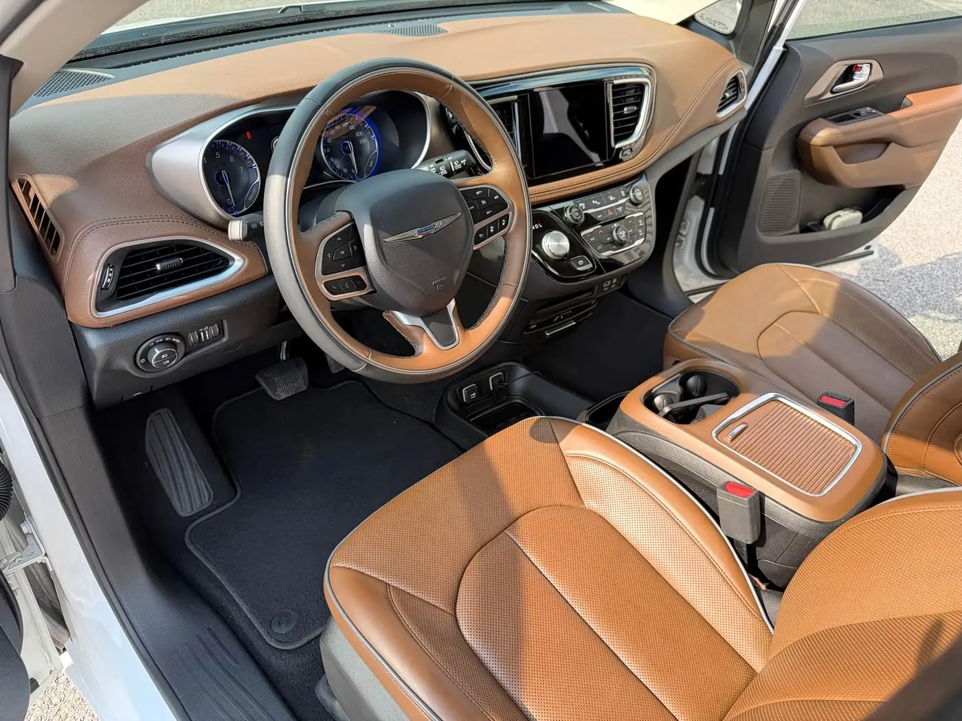 Chrysler Grand Voyager 2018 — Photo 4/16