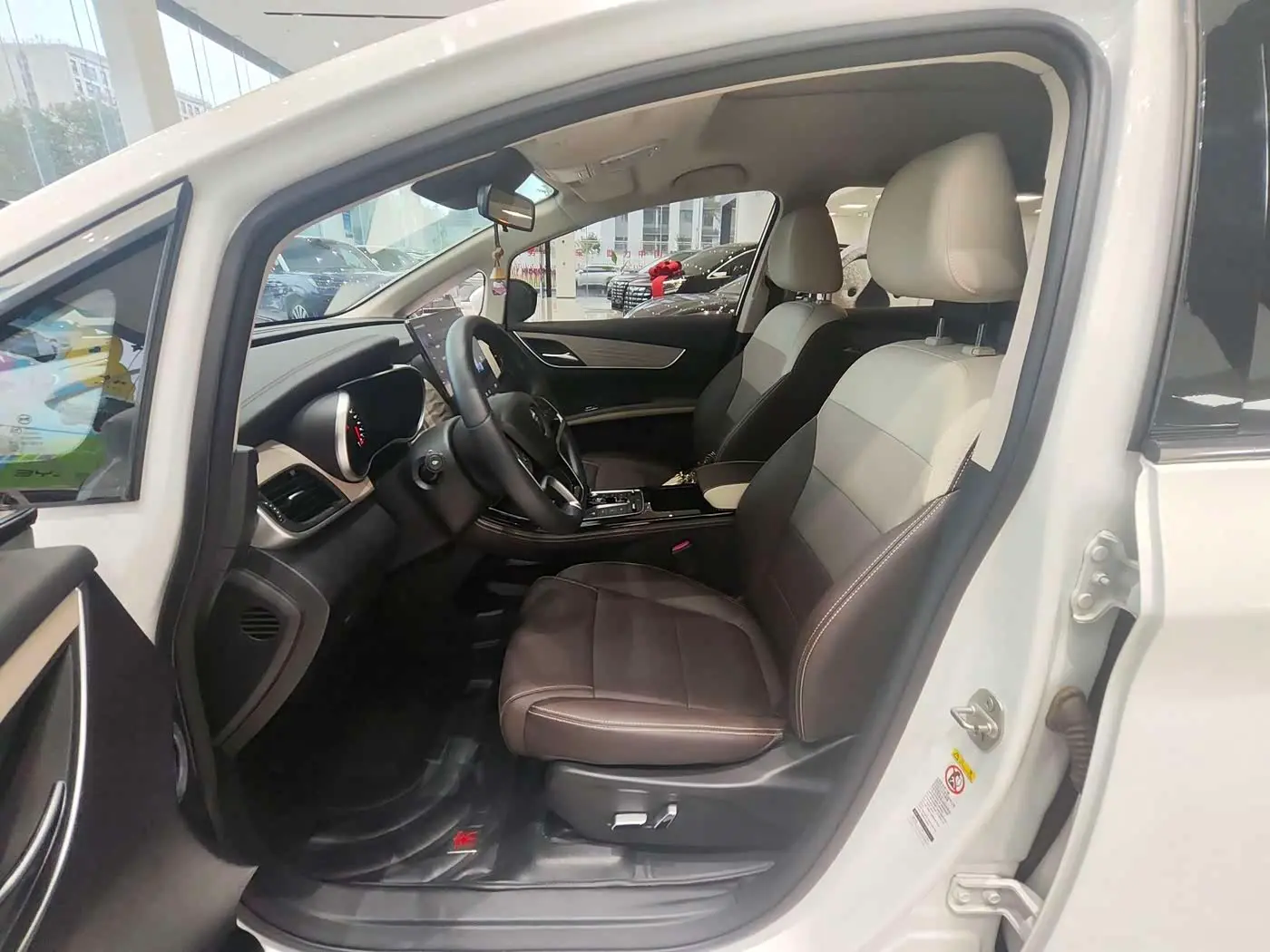 BYD Song MAX New Energy 2022 — Photo 12/16