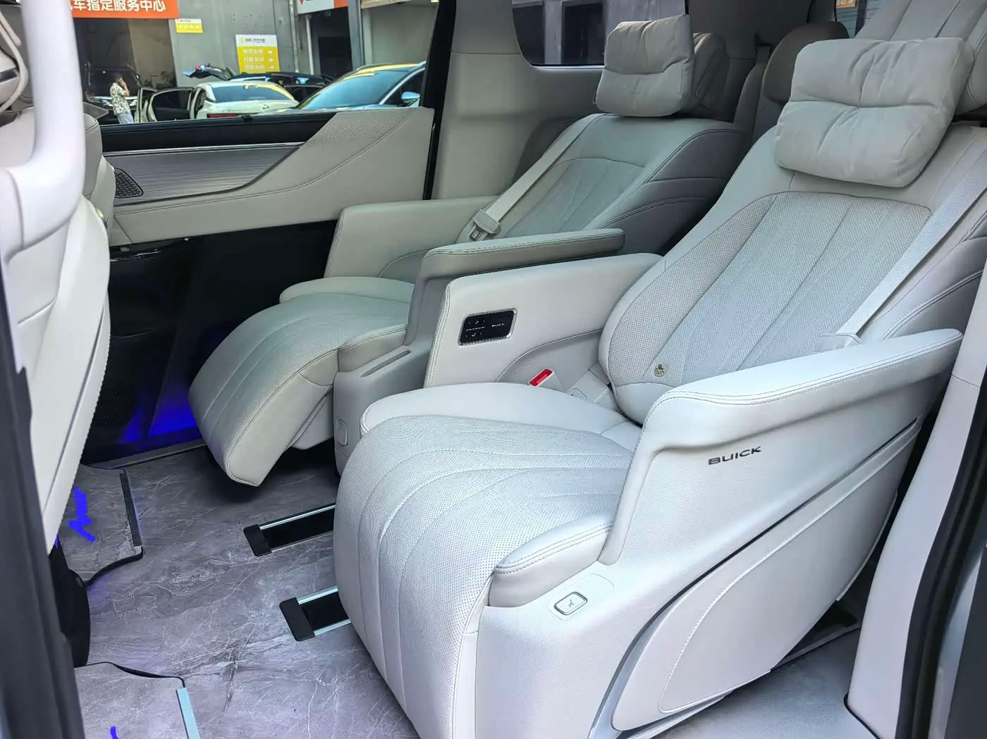 Buick GL8 New Energy 2025 — Photo 13/17