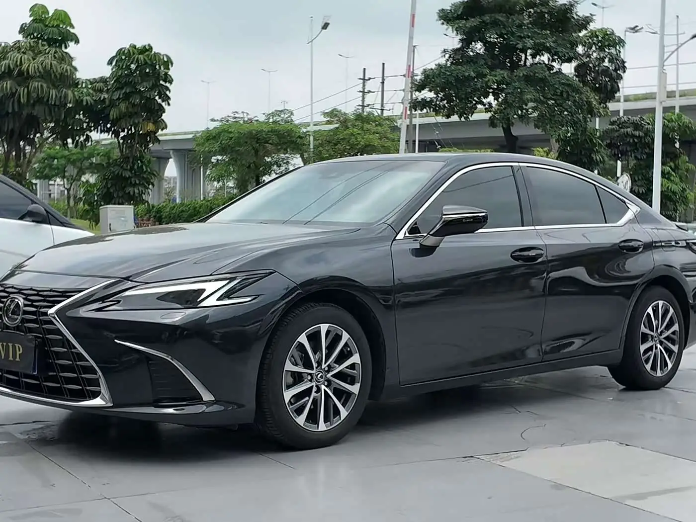 Lexus ES, 2025