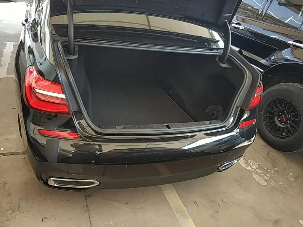 BMW 7 Series 2018 — Photo 19/20