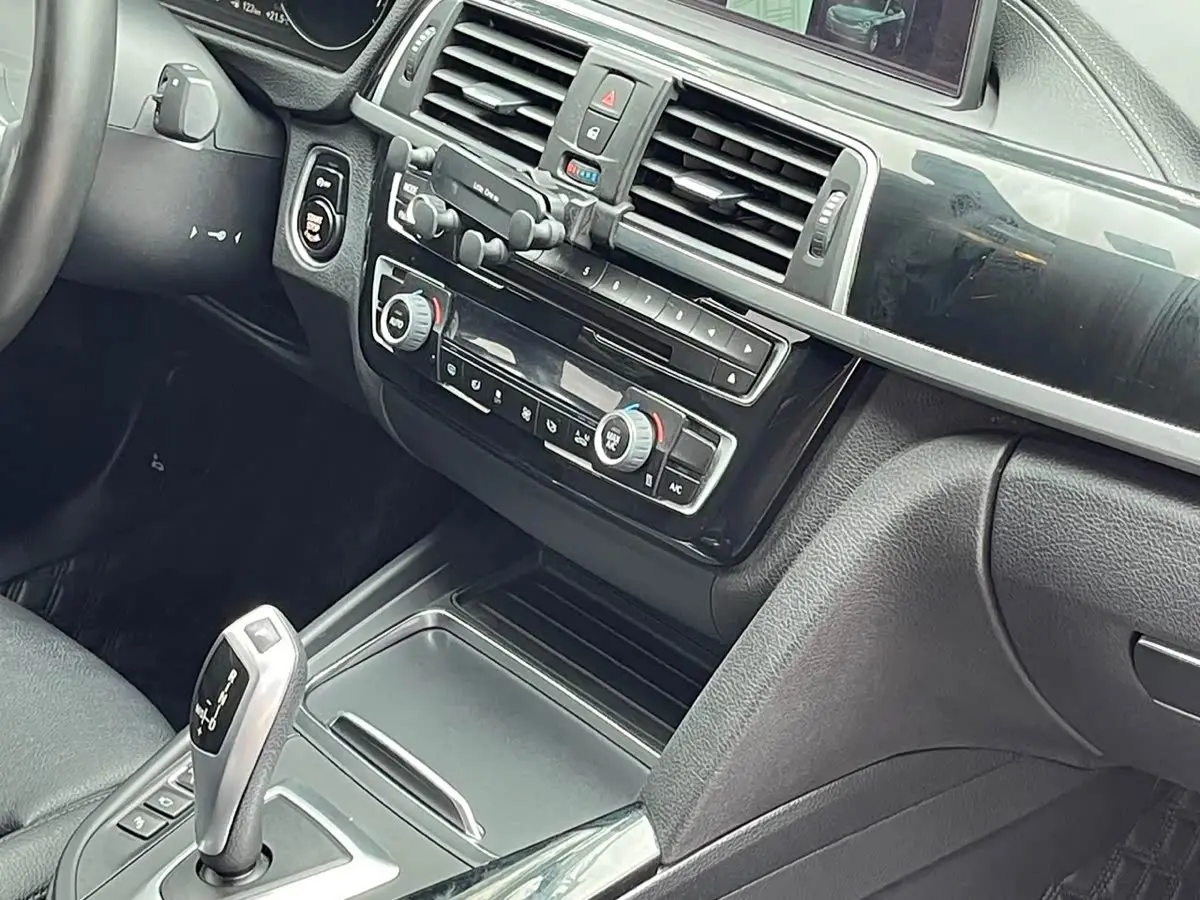 BMW 3 Series GT 2020 — Фото 12/16