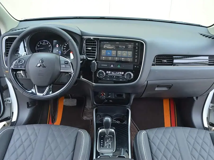 Mitsubishi Outlander 2022 — Photo 6/16