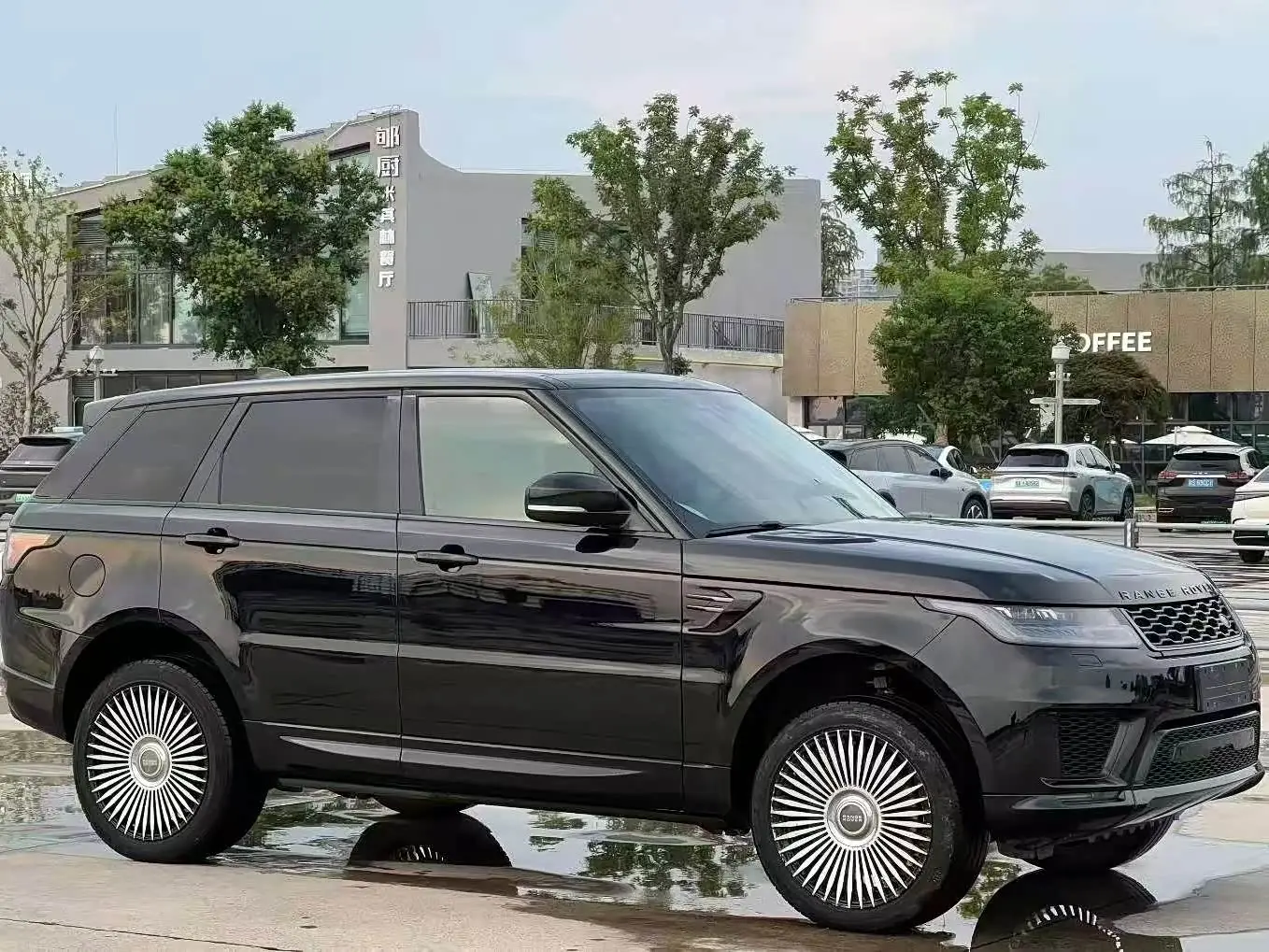 Land Rover Range Rover Sport 2019 — Фото 3/9