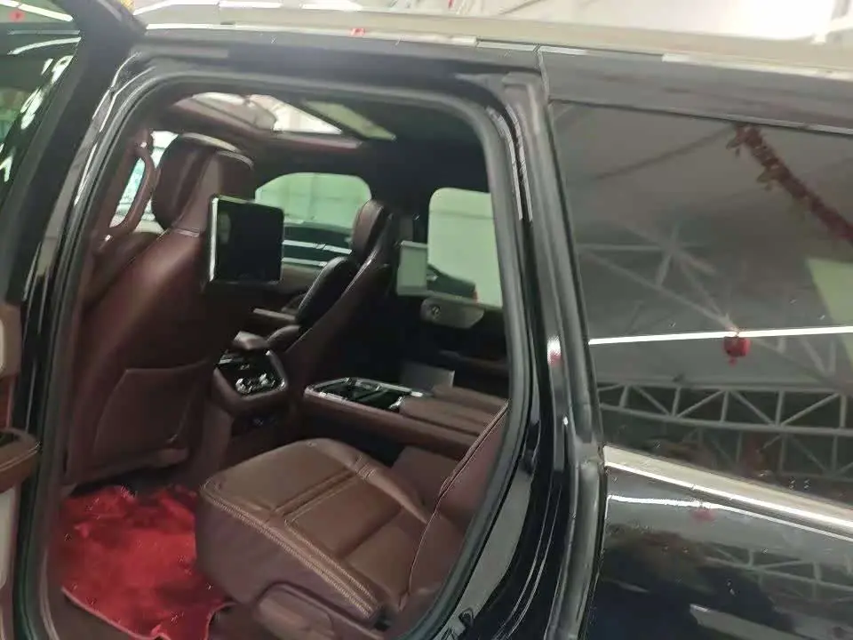 Lincoln Navigator 2023 — ფოტო 4/6