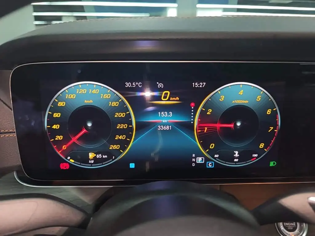Mercedes-Benz E-Class 2023 — Photo 12/20