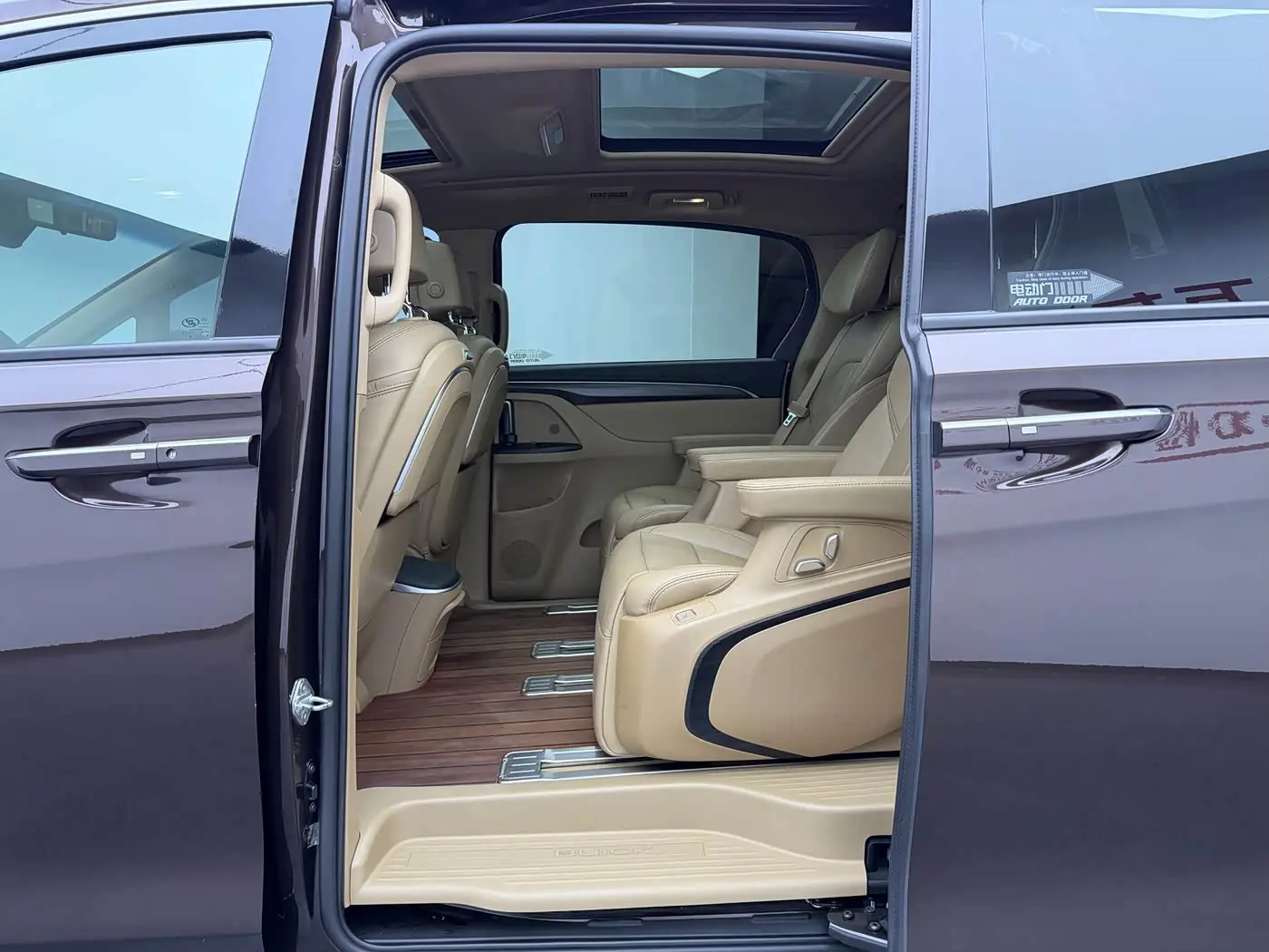 Buick GL8 2020 — Photo 6/17