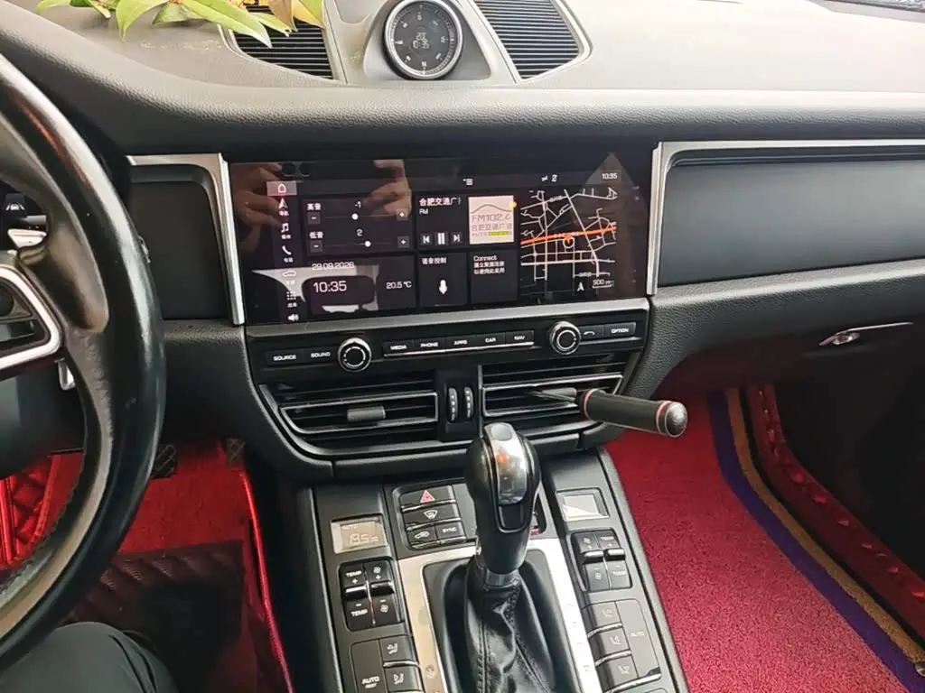 Porsche Macan 2019 — Photo 13/20