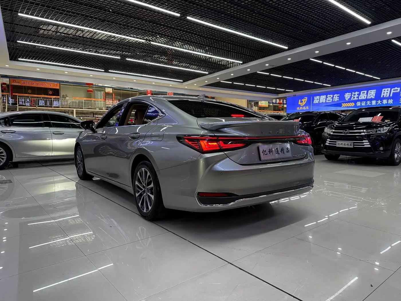 Lexus ES 2025 — Фото 5/16