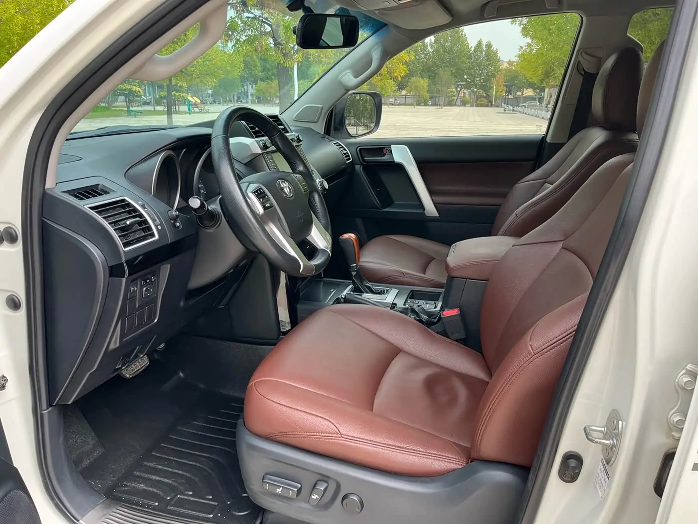 Toyota Prado 2017 — Photo 6/9