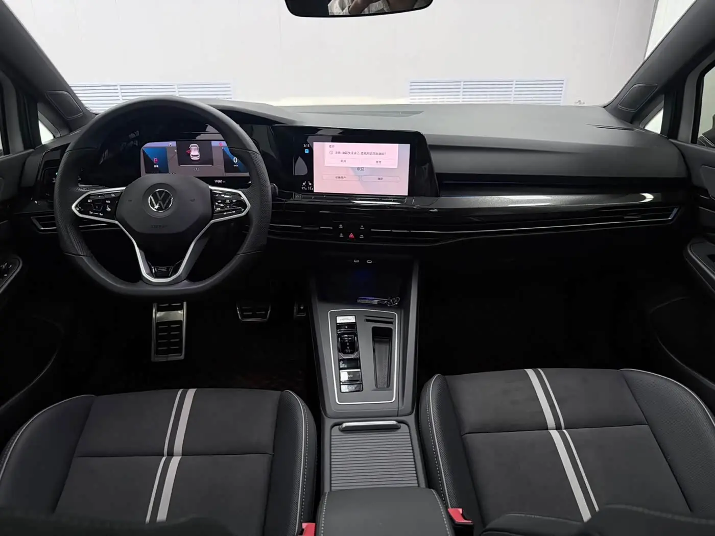 Volkswagen Golf 2022 — Photo 9/19