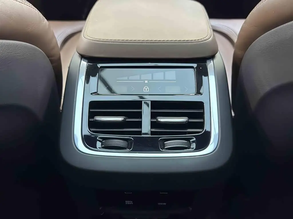 Volvo XC90 2019 — Photo 11/17