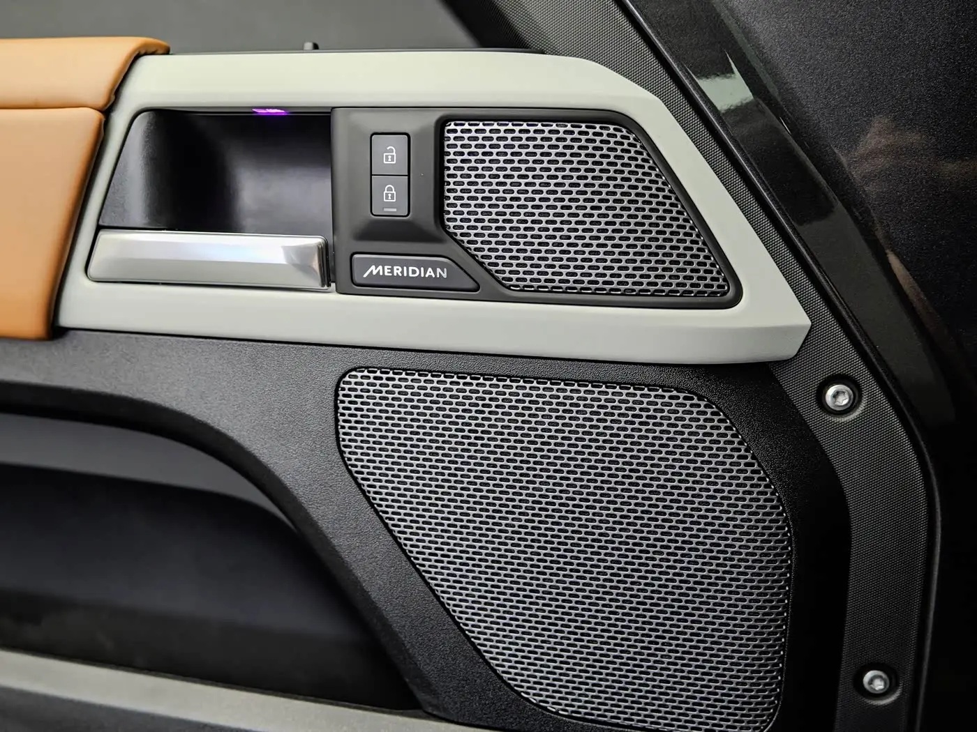 Land Rover Defender 2024 — Photo 6/15
