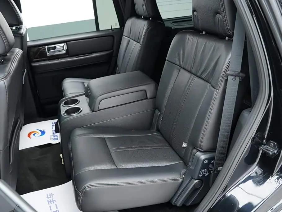 Lincoln Navigator 2018 — Photo 18/20