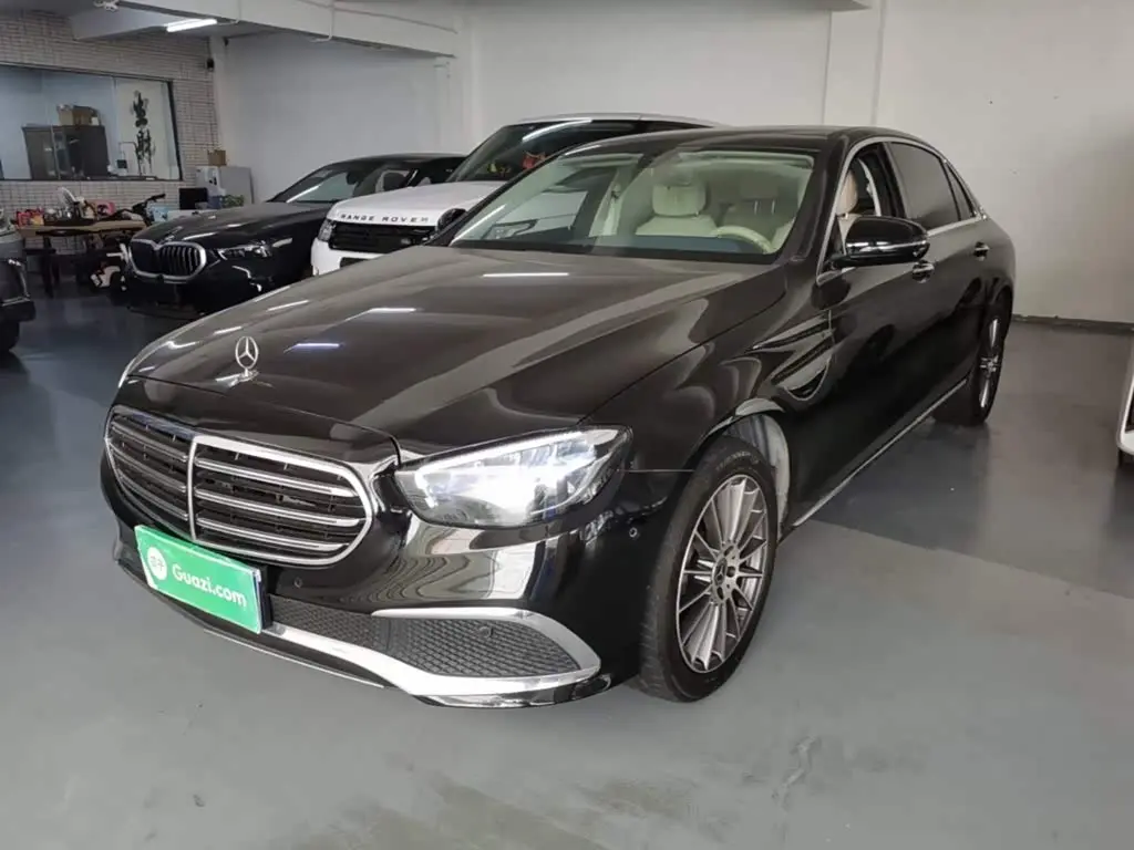 Mercedes-Benz E-Class 2022 — Photo 1/20