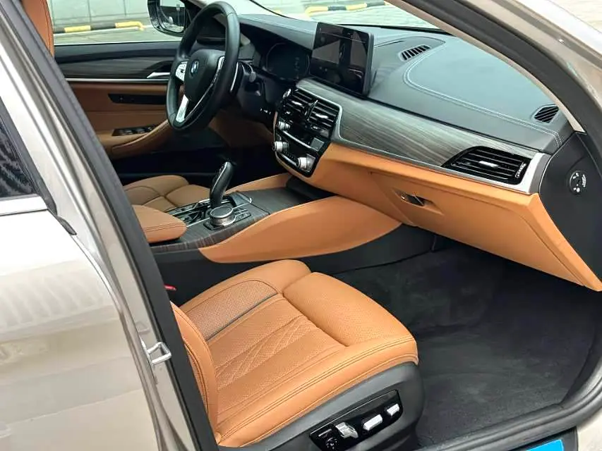 BMW 5 Series 2022 — Photo 6/9