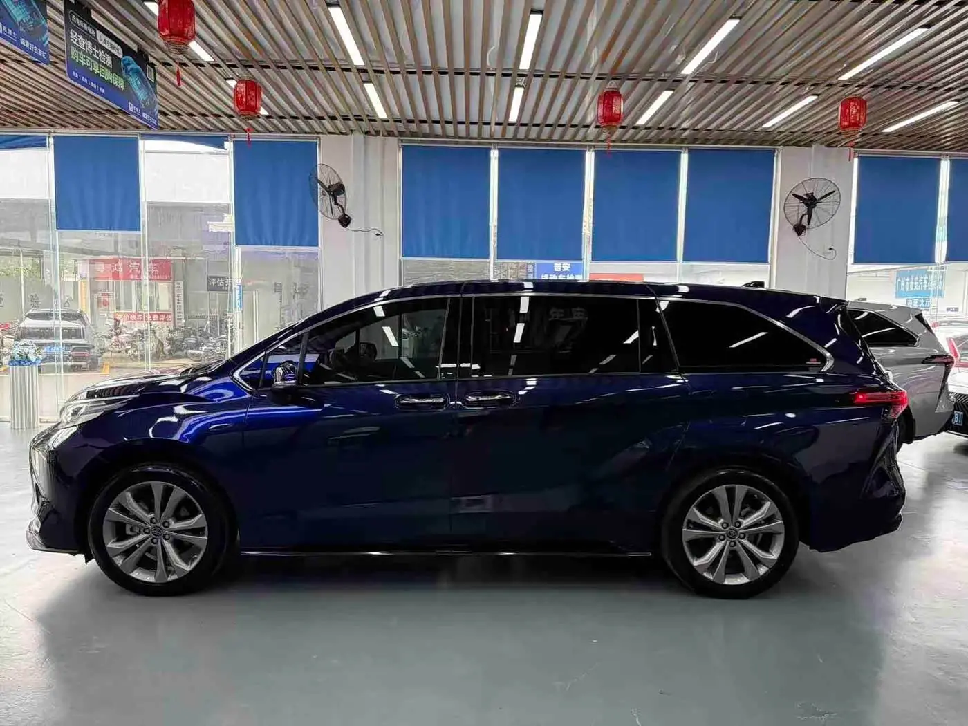 Toyota Sienna 2024 — Photo 3/10