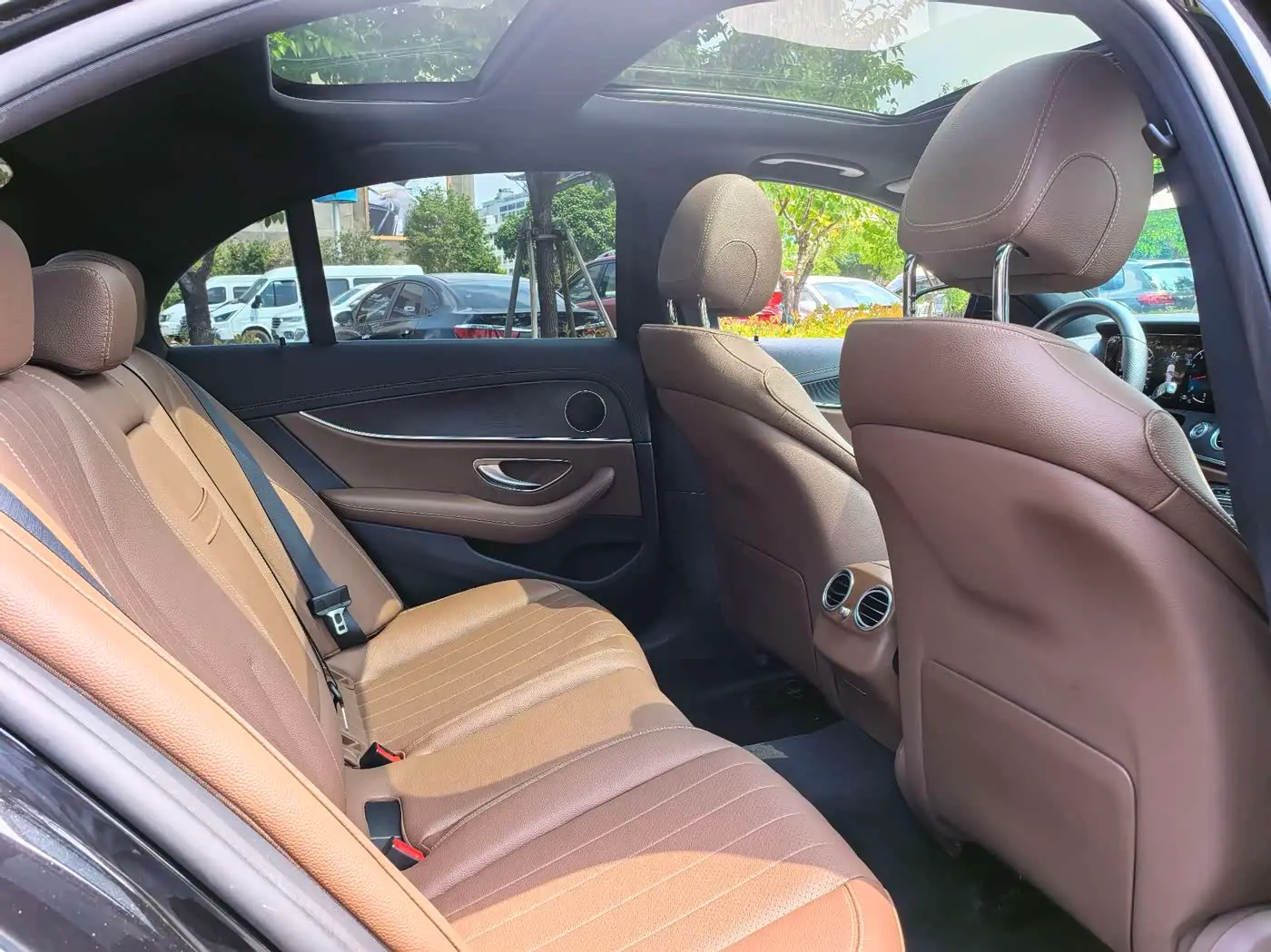 Mercedes-Benz E-Class 2021 — Фото 12/17