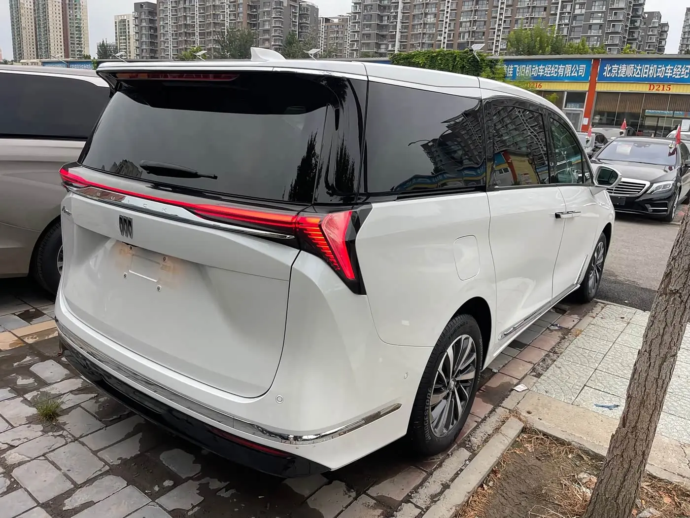 Buick GL8 New Energy 2025 — Photo 5/17