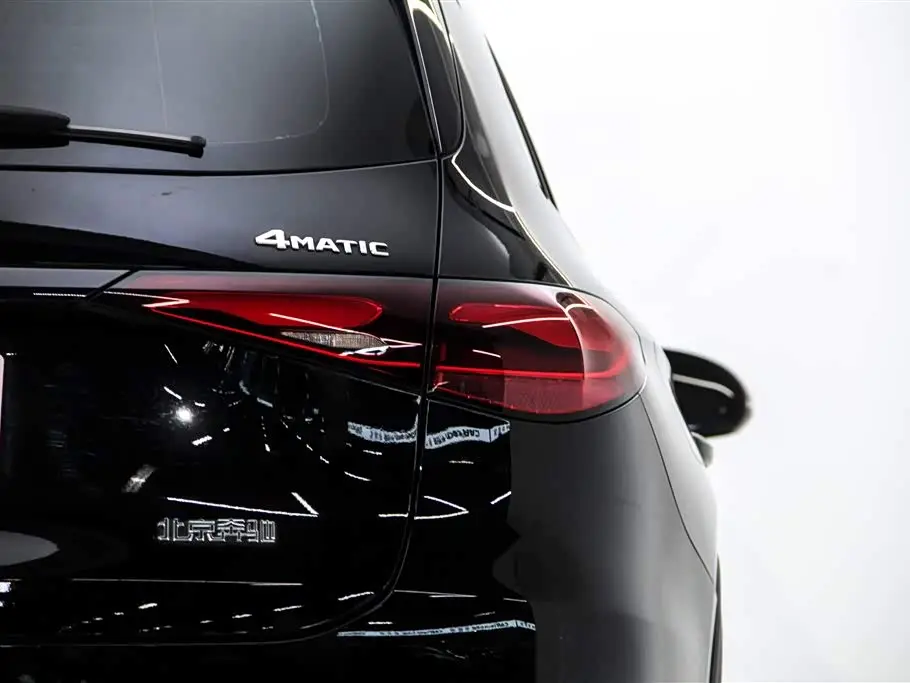 Mercedes-Benz GLC 2023 — Photo 8/20