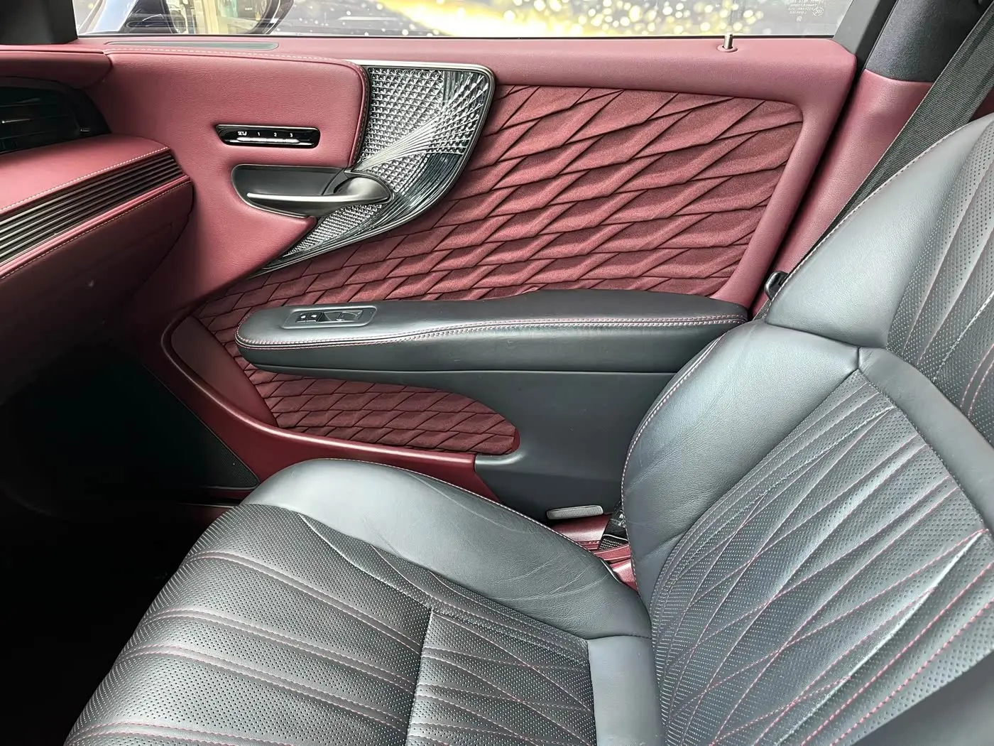 Lexus LS 2020 — Photo 16/19