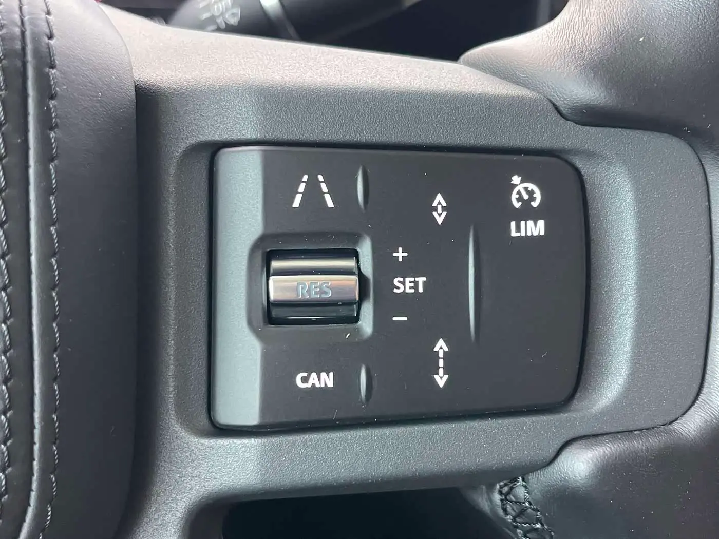Land Rover Defender 2021 — Фото 9/20