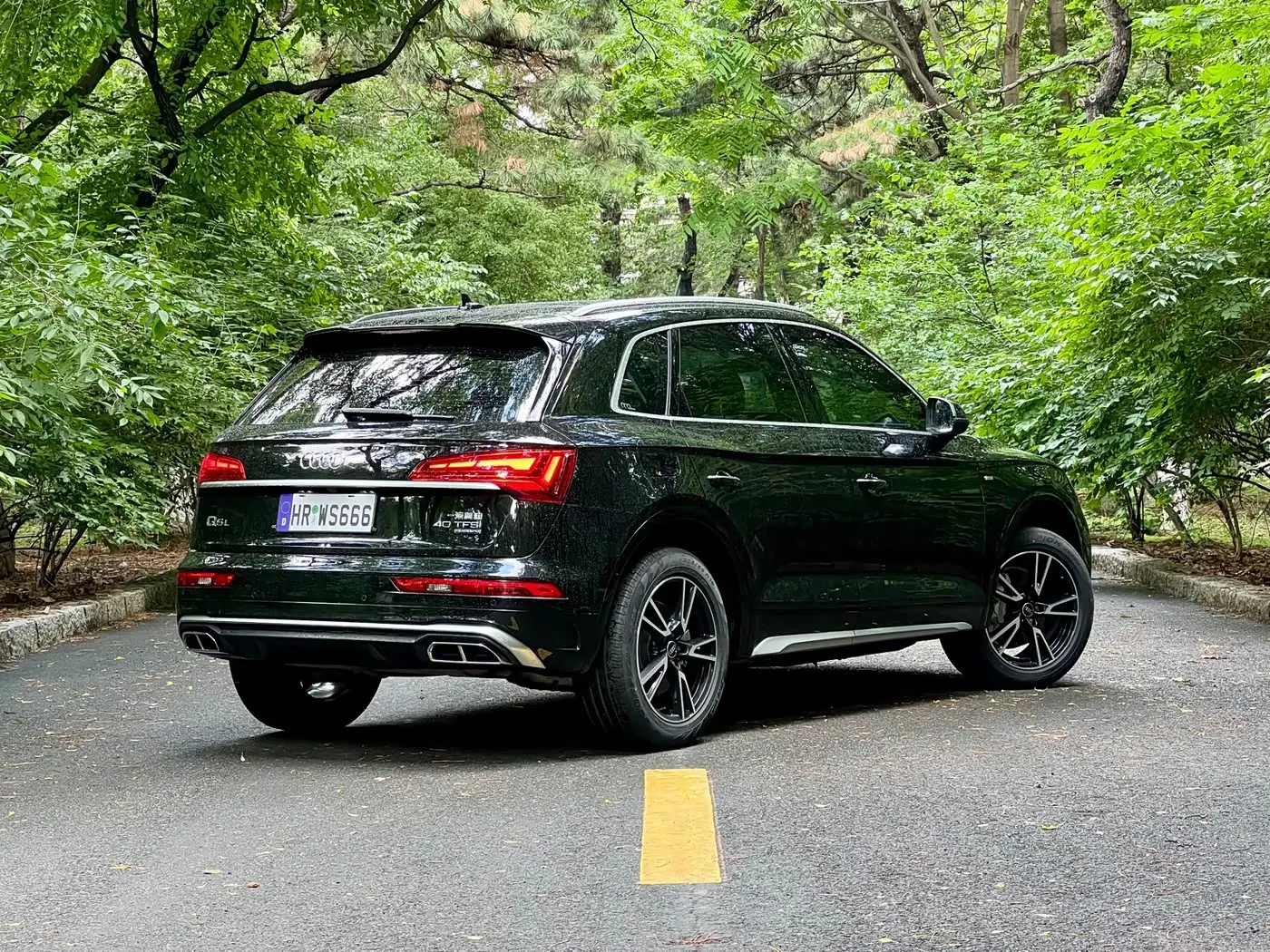 Audi Q5L 2025 — Photo 8/20