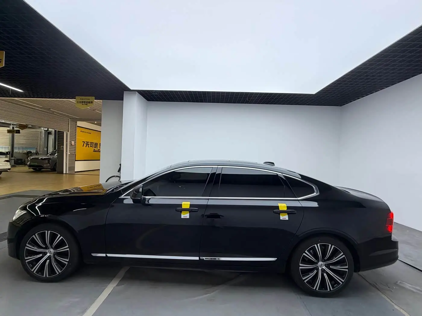 Volvo S90 2024 — Фото 11/17