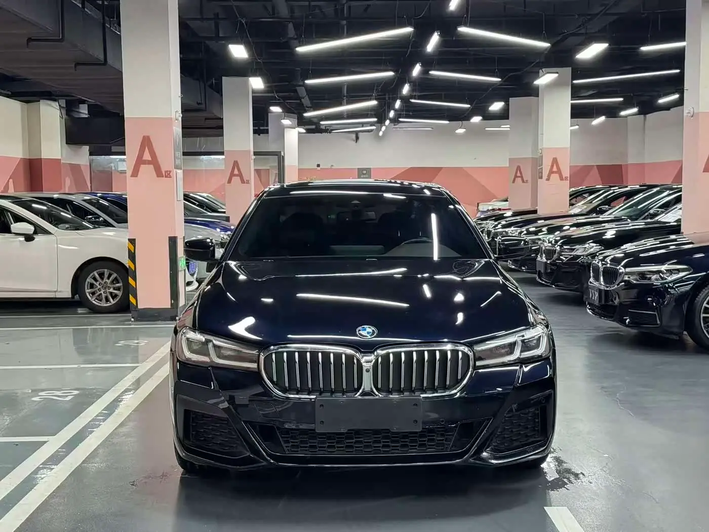 BMW 5 Series 2022 — Photo 2/10