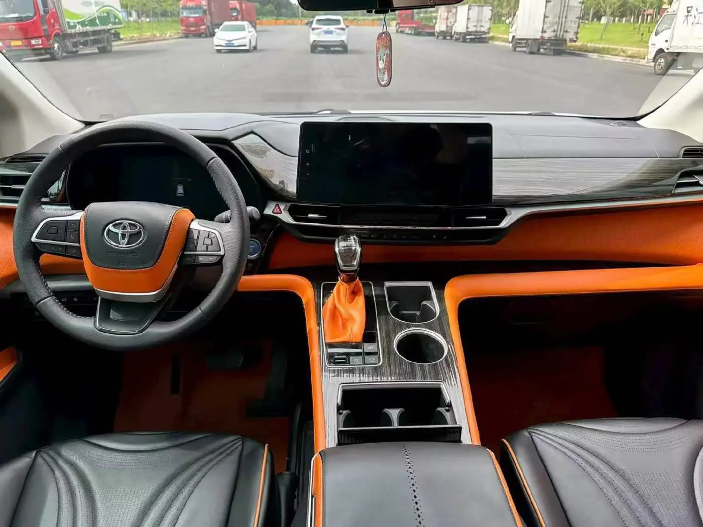 Toyota Sienna 2022 — Photo 5/9