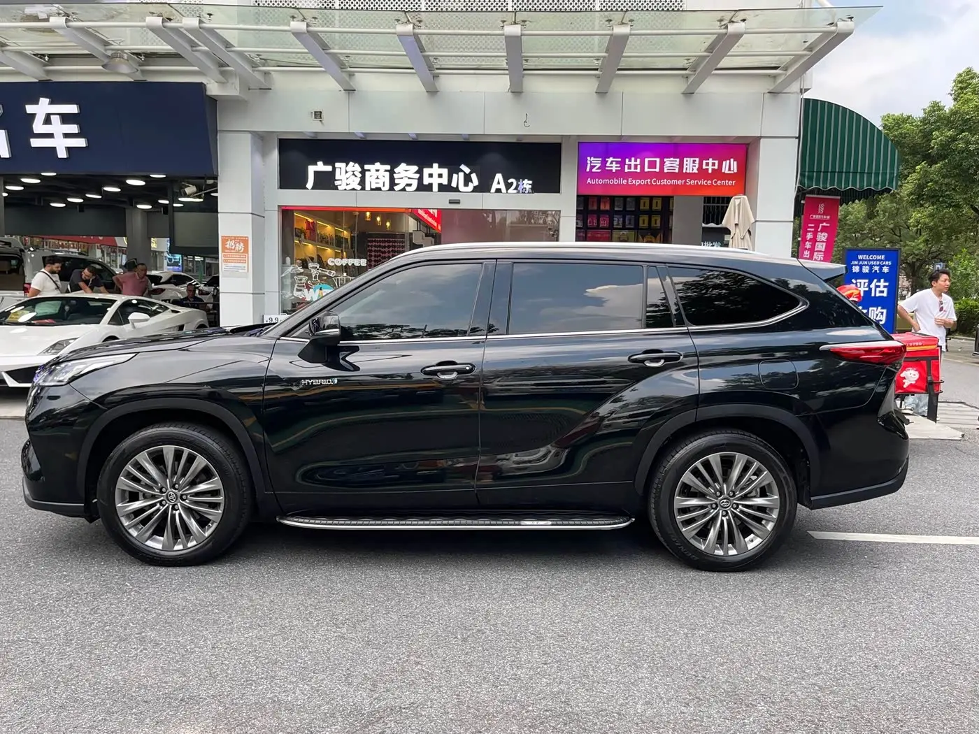 Toyota Highlander 2022 — Фото 8/20
