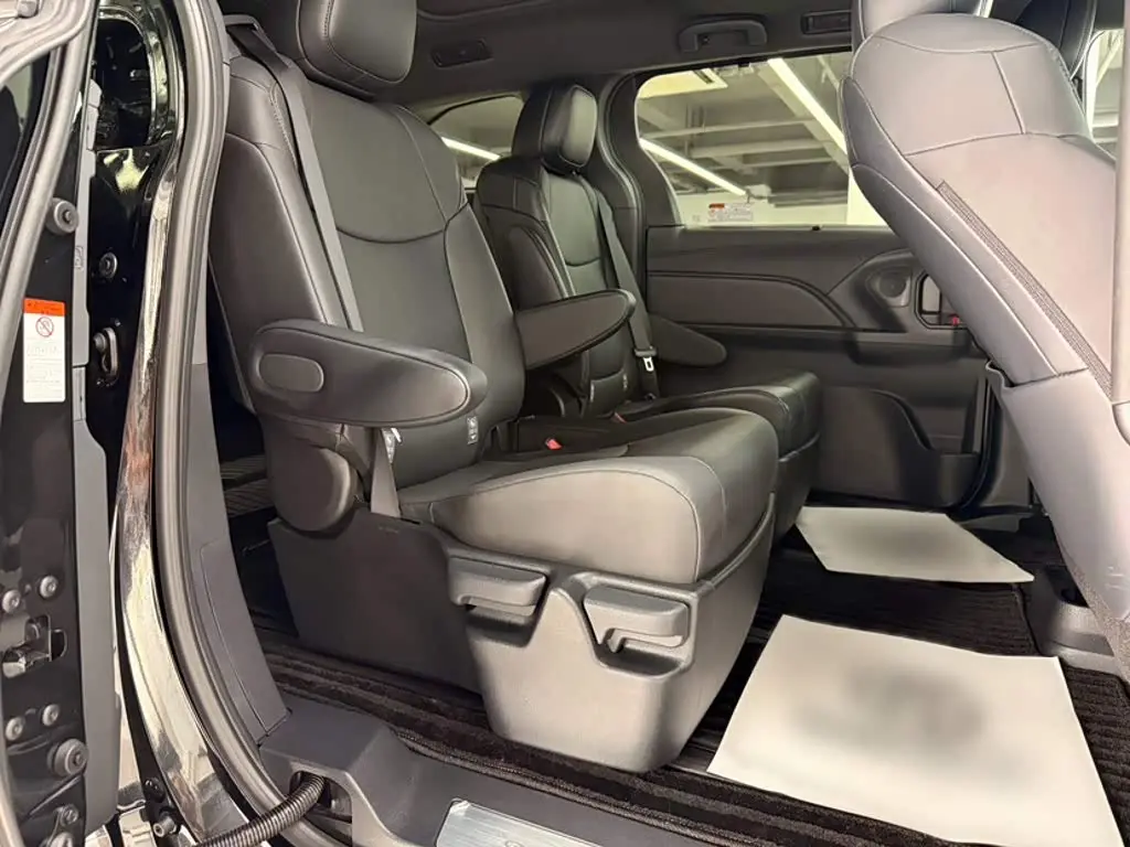 Toyota Granvia 2025 — Photo 19/20