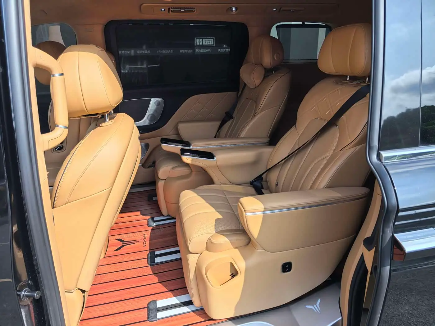 Voyah Auto Voyah Dreamer 2025 — Photo 13/20