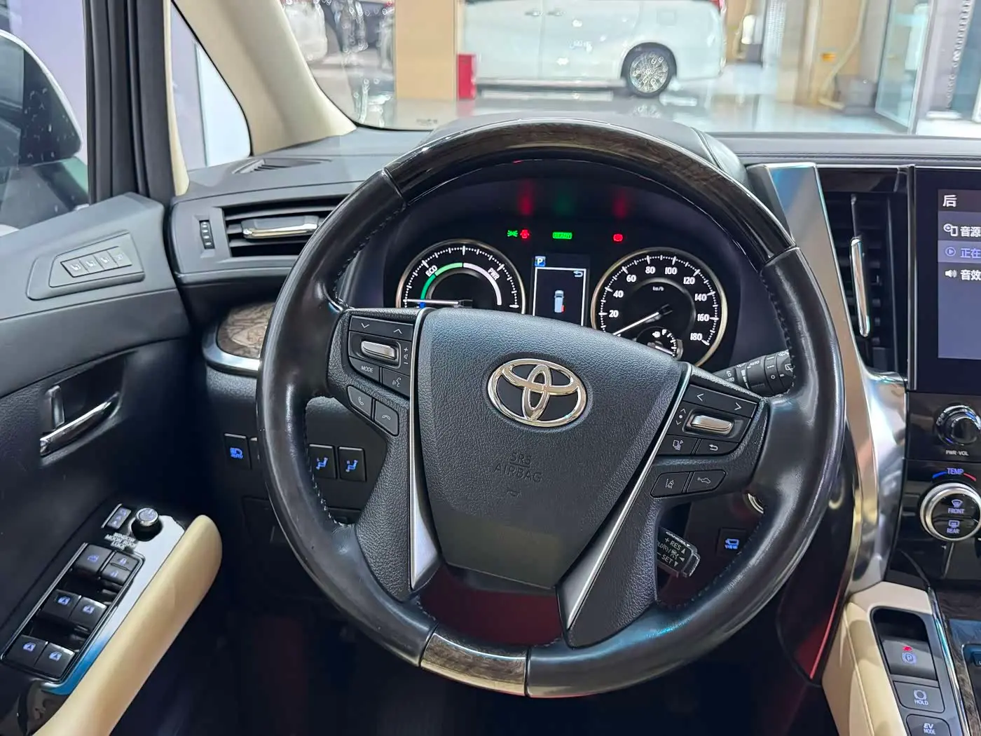 Toyota Alphard 2020 — Фото 15/20