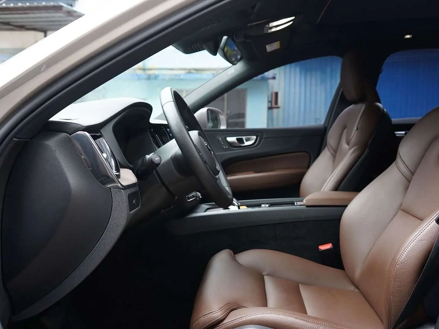 Volvo XC60 2023 — Фото 4/16