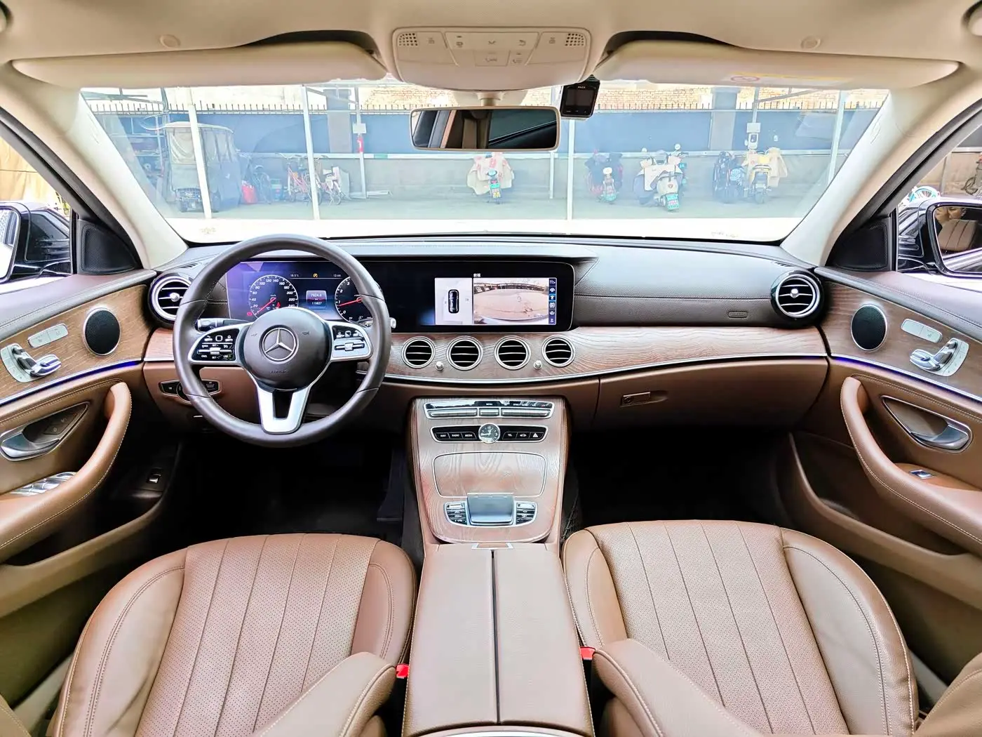 Mercedes-Benz E-Class 2019 — Photo 8/10