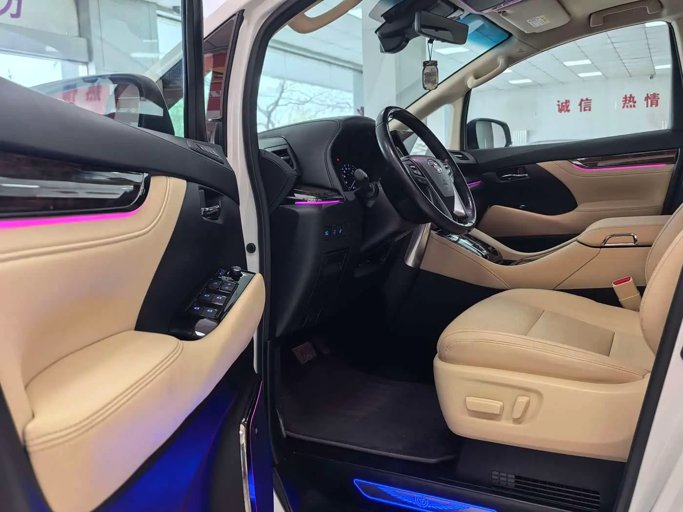Toyota Alphard 2021 — Şəkil 11/20