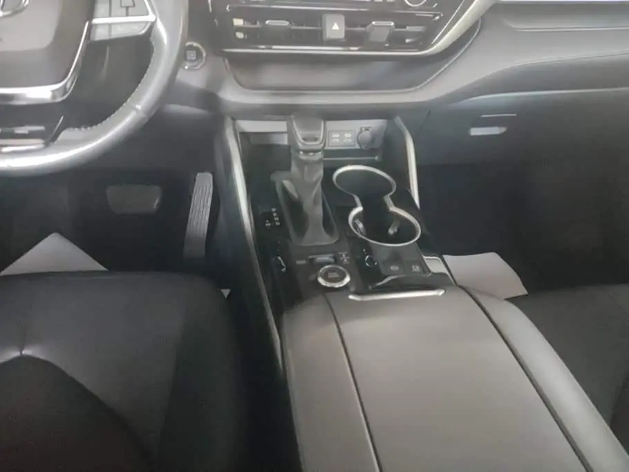 Toyota Highlander 2024 — Photo 16/16